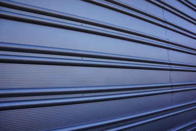 Kostenloses Foto: Metallverkleidung 1 - pixelio.de